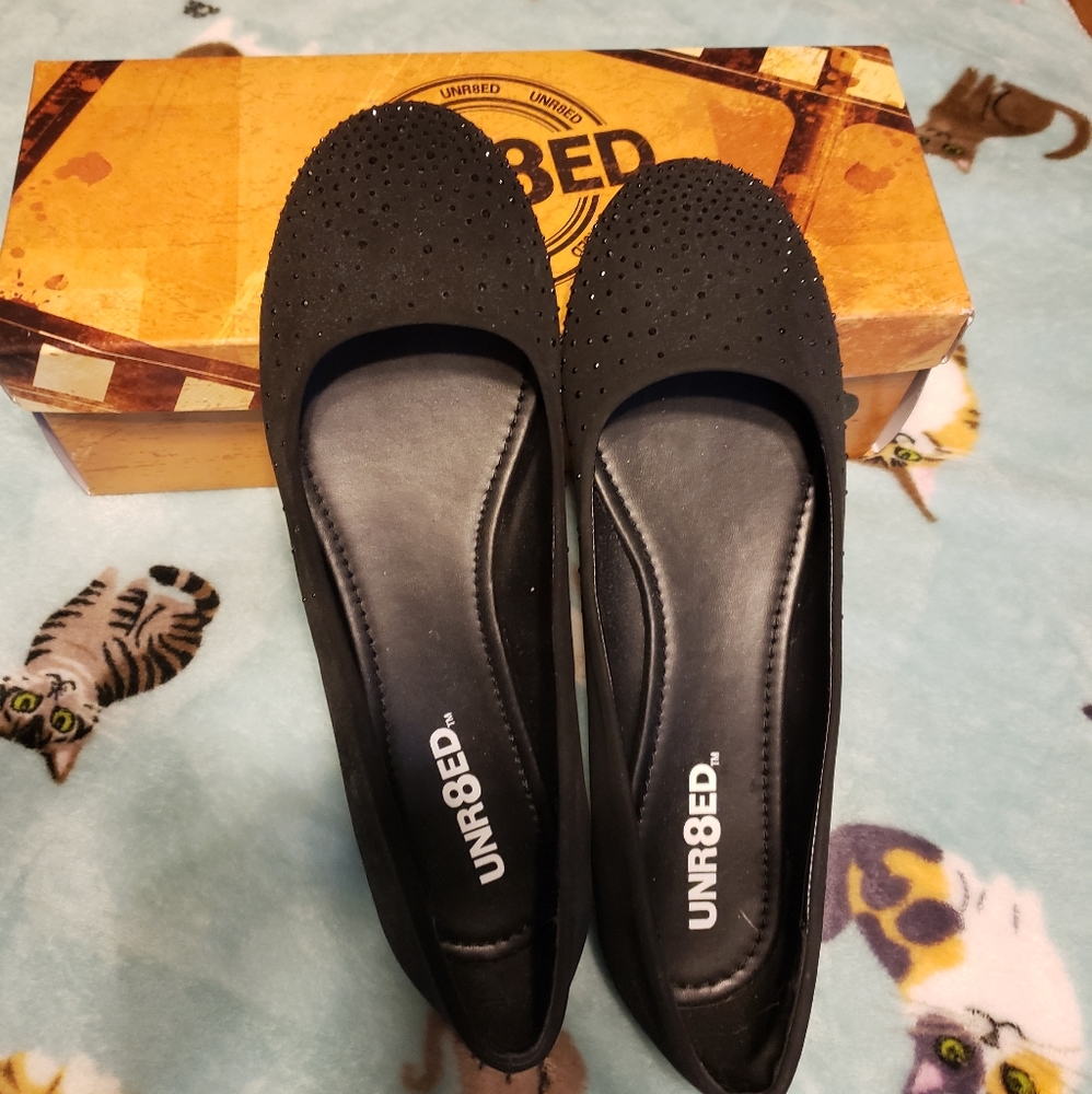 NEW Womens black flat shoes